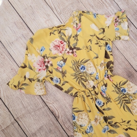 Beautiful Everly Vneck Yellow Floral Dress Size Small!! - Picture 7 of 10